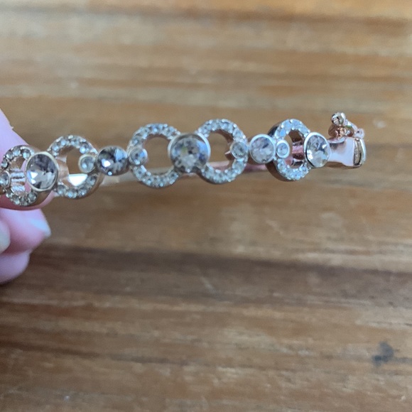 Givenchy rose gold hinged bangle chain design pink crystals - Picture 4 of 4